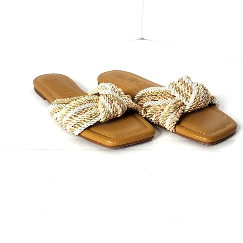 Gianni Bini Women's Penni Tan & White Corded Knot Flat Sandal Size 6.5
